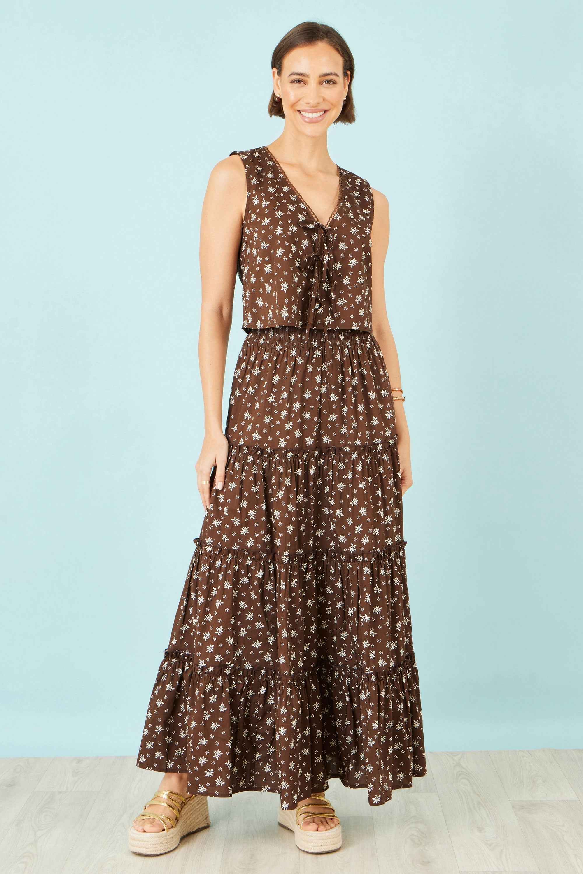 Yumi Brown Daisy Print Maxi Skirt