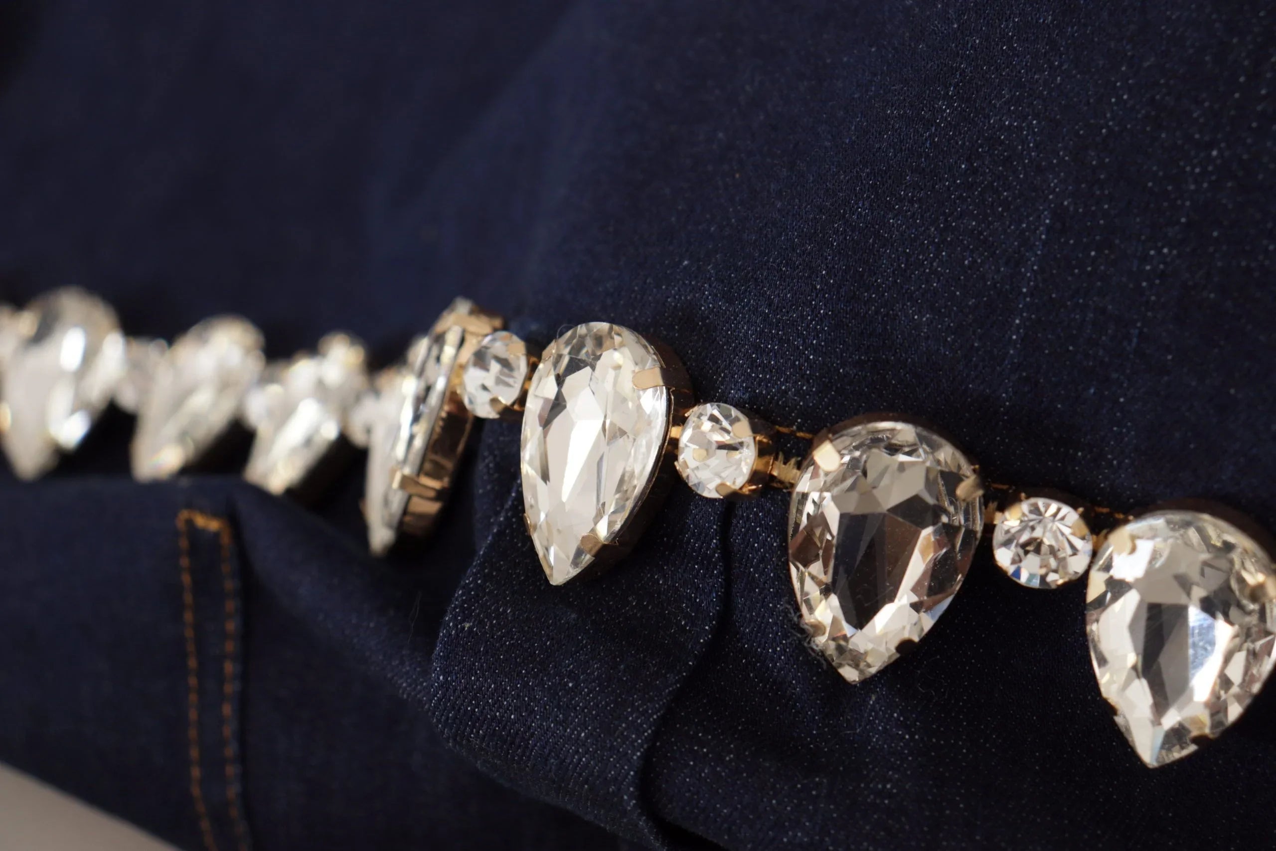 Dolce &amp; Gabbana Jeansjacke aus blauer Baumwolle mit Kristallverzierungen