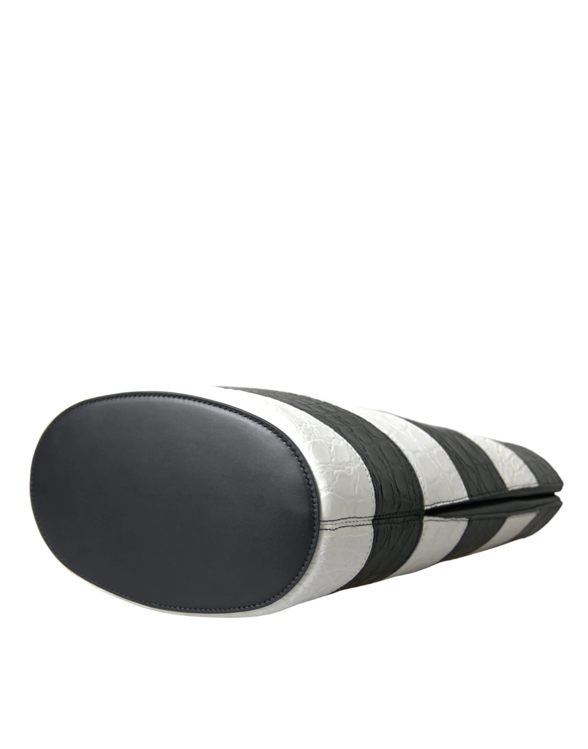 Balenciaga Maxi-Bucket-Bag aus exotischem Leder, schwarz-weiß gestreift