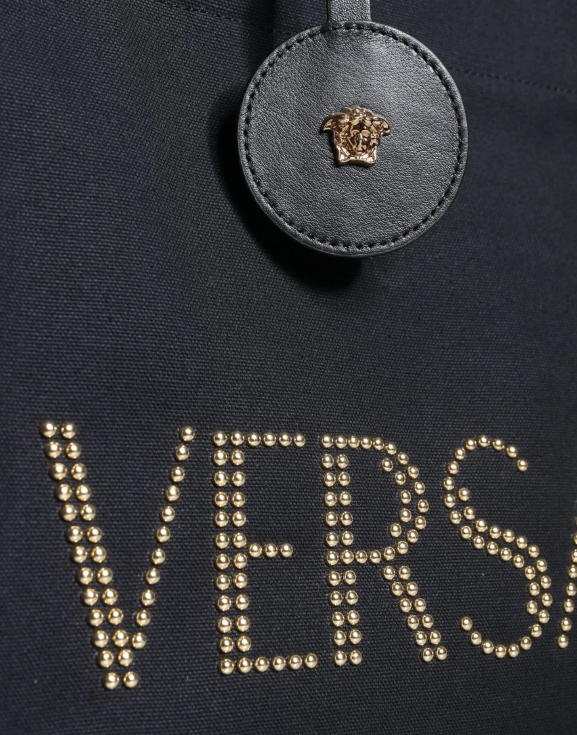 Versace Schwarze Versace Umhängetasche aus Canvas und Leder mit Henkel und Logo