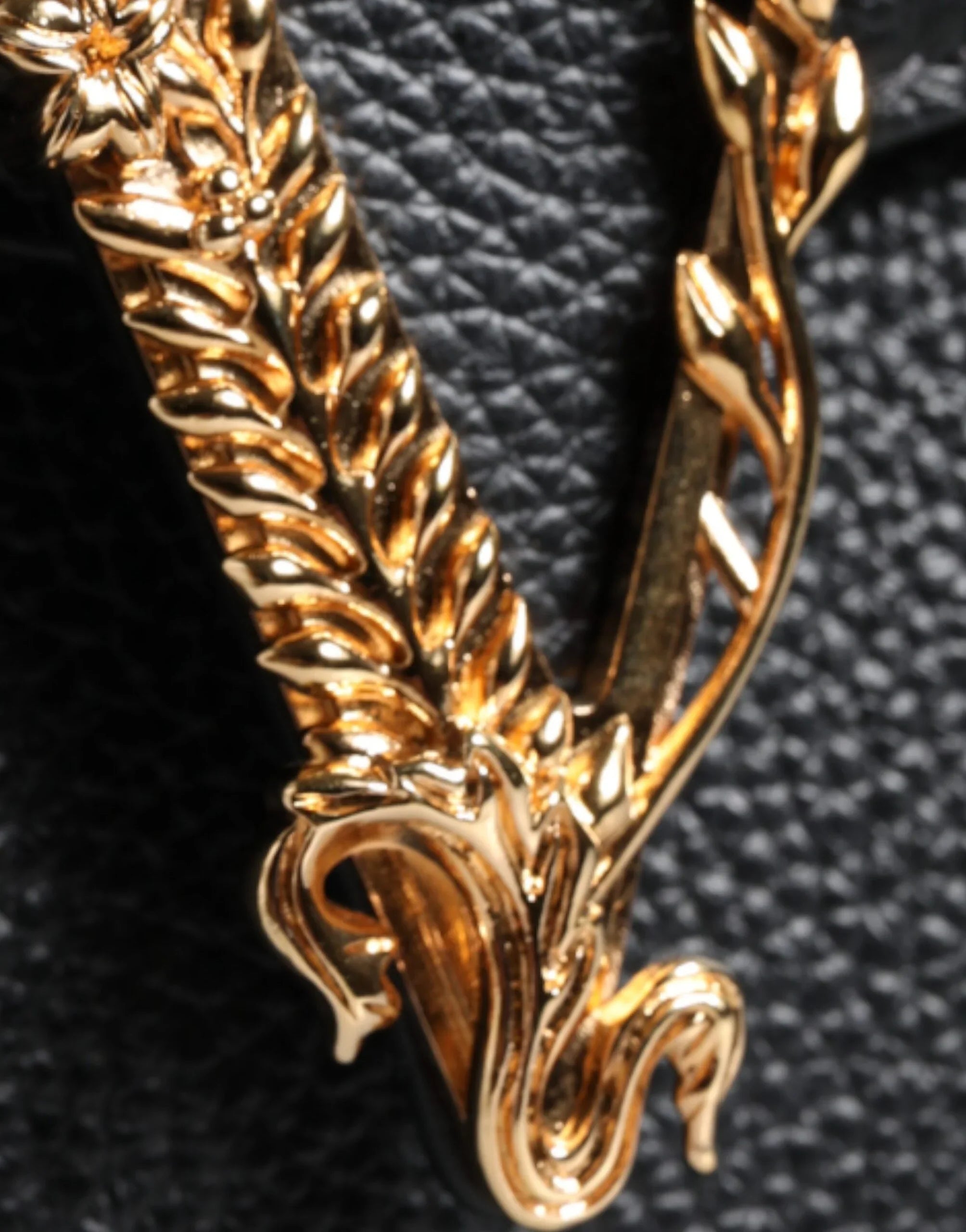 Borsa a tracolla con logo in pelle di vitello granata nera Versace