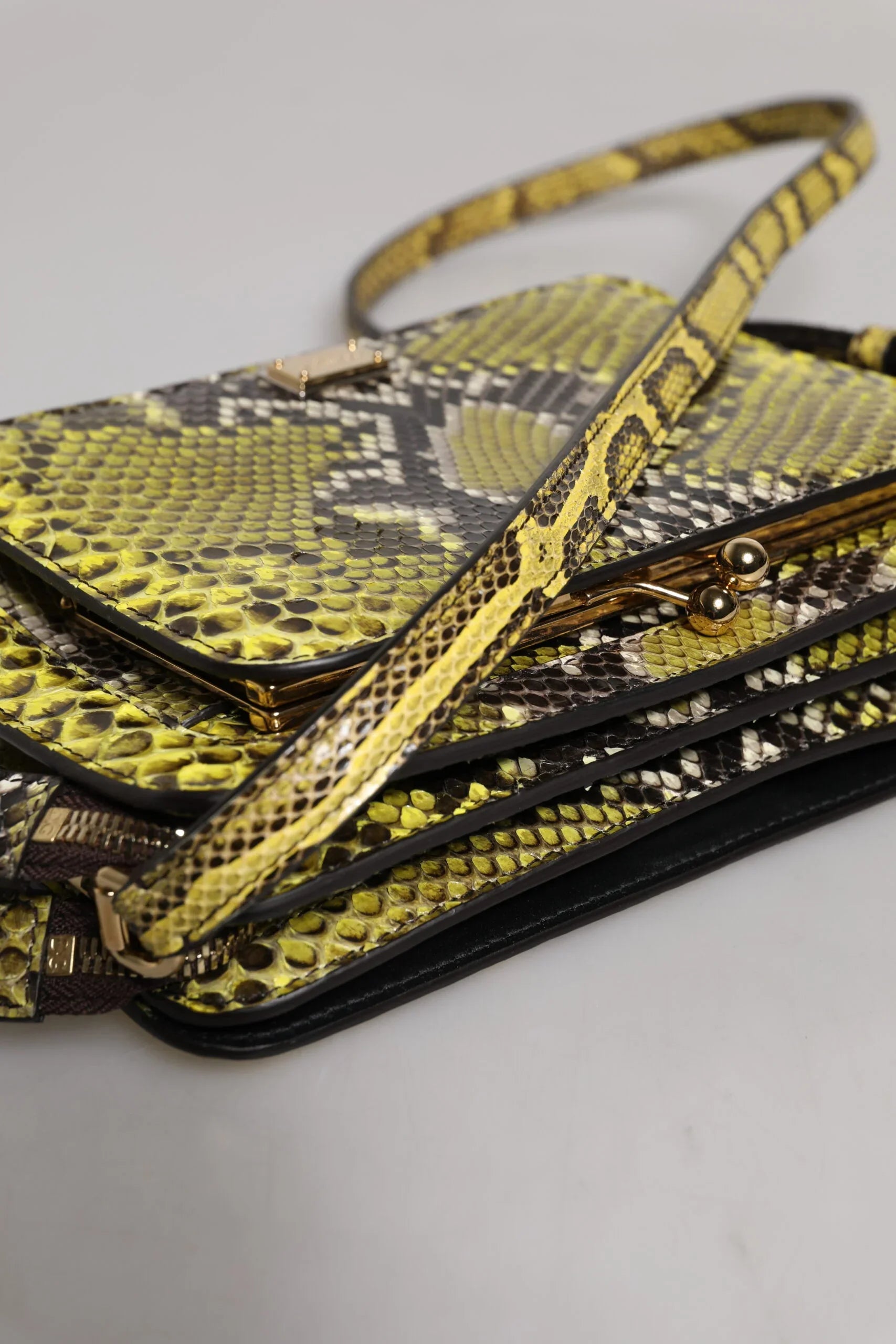 Dolce &amp; Gabbana Grüne exotische Leder DG Plakette Crossbody Clutch