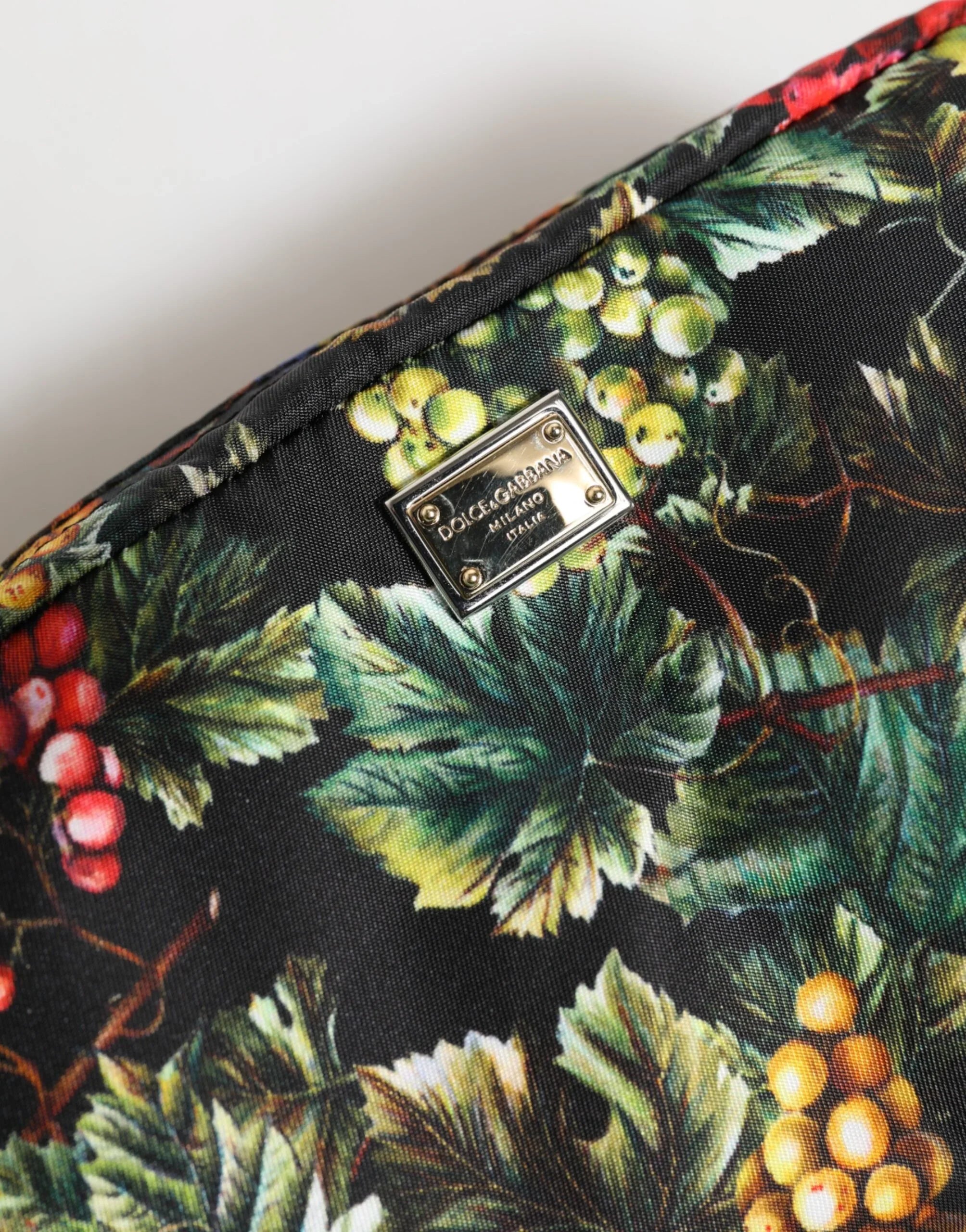 Dolce &amp; Gabbana Clutch mit mehrfarbigem Traubenmuster und Logo-Plakette