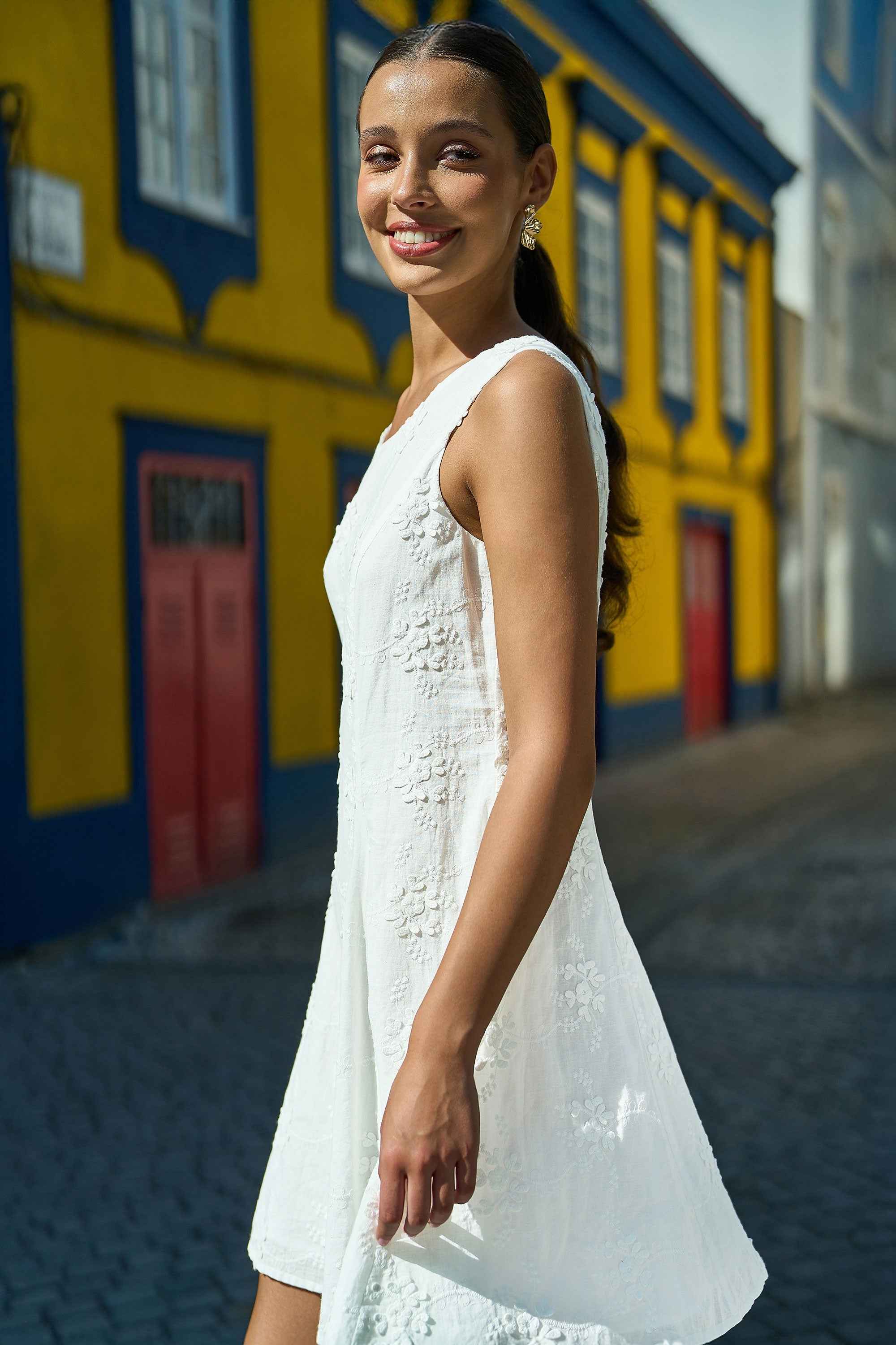 Yumi White Cotton Applique Flower Swing Shift Dress