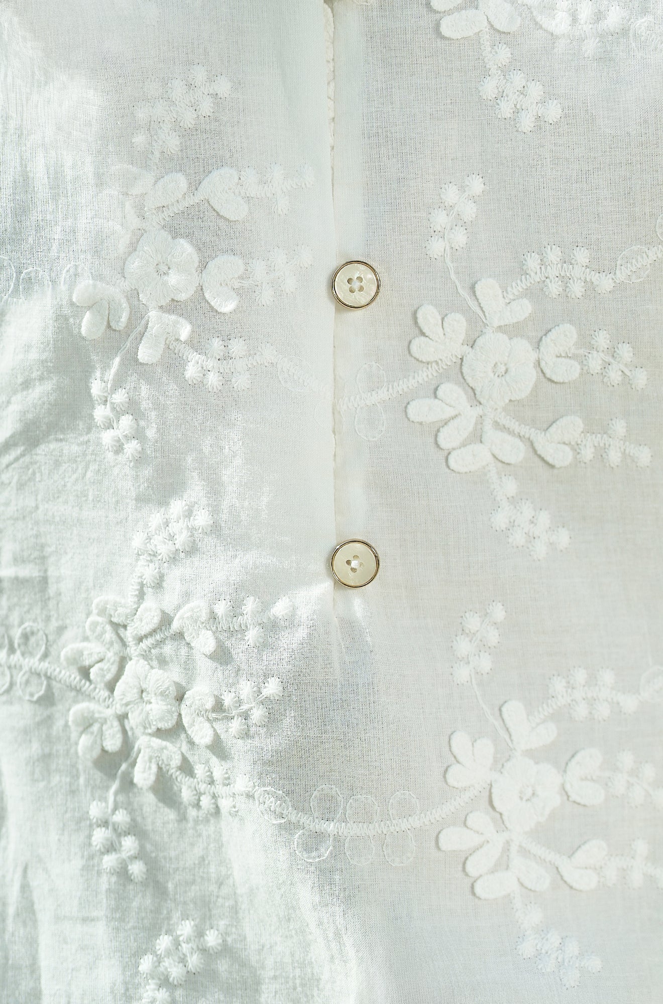 Yumi White Cotton Applique Flower Swing Shift Dress